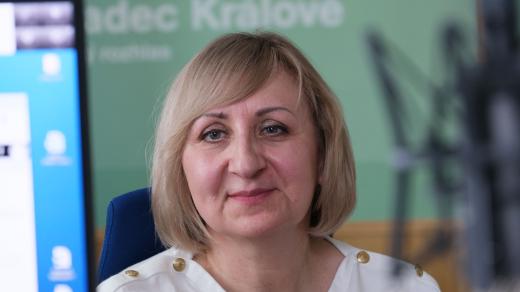 Ivana Lánová ve studiu Českého rozhlasu Hradec Králové