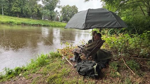 Rybáři vyrazili na lov i za nepříznivého počasí