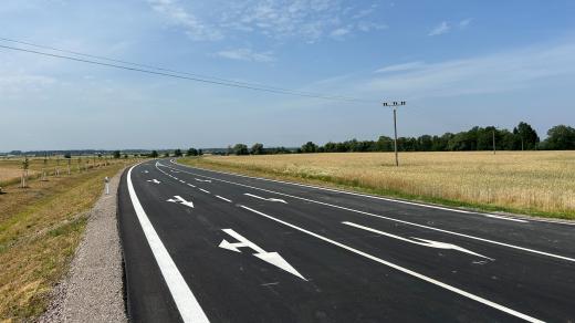 Nový přivaděč propojuje dálnici D35 a silnici I/35, slouží také jako obchvat Rokytna