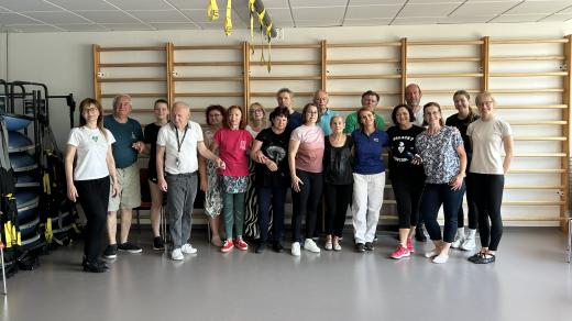 Účastníci projektu Neurodance s lektory a redaktorkou Českého rozhlasu Olomouc Ditou Vojnarovou (třetí zprava)