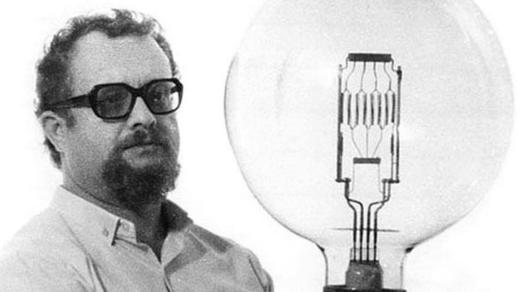 Stanislav Slabyhoudek s jedním kouskem ze své sbírky - Philips 13013K  20kW 220V