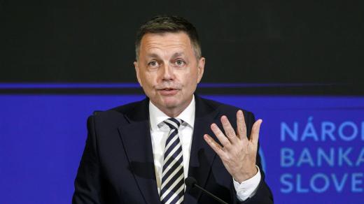 Guvernér Národní banky Slovenska Peter Kažimír na tiskové konferenci