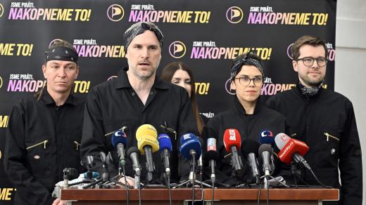 Piráti zahájili "protikorupční úklid"