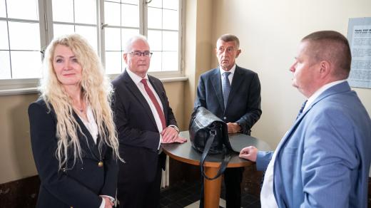 Andrej Babiš a Jana Nagyová dorazili k Vrchnímu soudu v Praze v kauze Čapí hnízdo