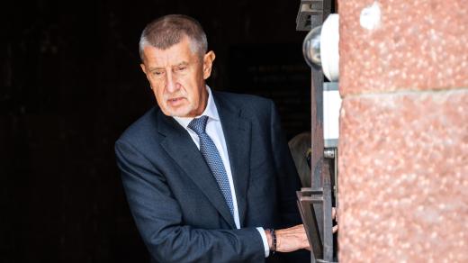 Andrej Babiš odchází z Vrchního soudu v Praze, který se zabývá kauzou Čapí hnízdo