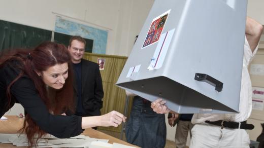 Začalo sčítání hlasů v senátních volbách