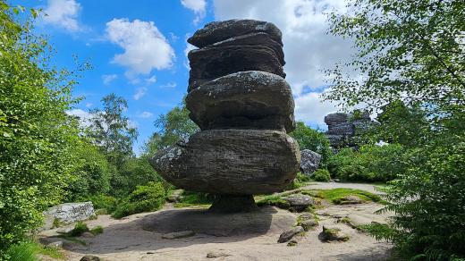 Brimhamské skály jsou úžasné kamenné útvary v jedné z nejkrásnějších částí Severního Yorkshire