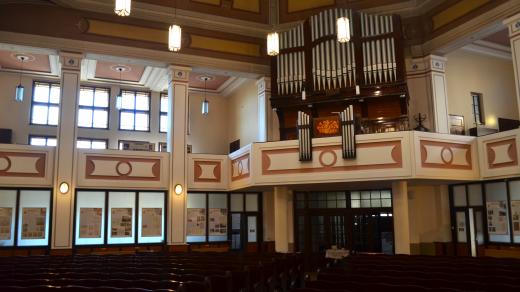 Varhany a pravá kruchta