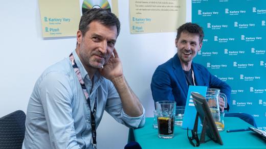 Režisér Ondřej Provazník a herec Juraj Loj (zleva)