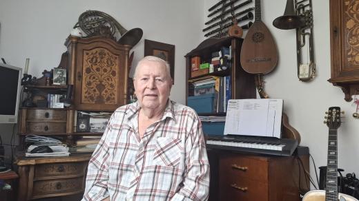 Pan Michael Wollmann, zakladatel a kapelník Kapely strýce Michaela, která letos oslavuje 50 let své existence