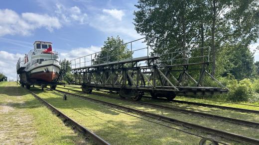 Elblągský kanál vznikl pro potřeby průmyslu, dnes je památkou a slouží turistům