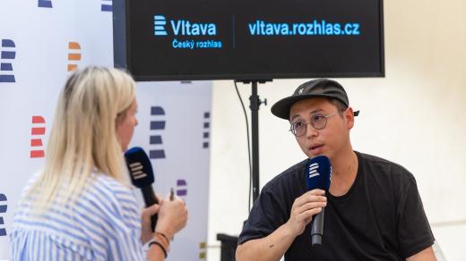 Hostem Vizitky na Letní filmové škole byl režisér Dužan Duong. Moderuje Karolína Koubová