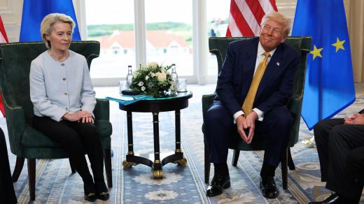 Ursula von der Leyenová i Donald Trump odhadli šance na uzavření dohody mezi Spojenými státy a Evropskou unií jako 50 na 50