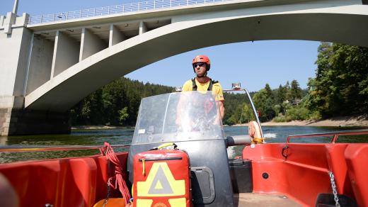 Tým vodní záchranné služby tvoří často členové IZS, třeba policisté