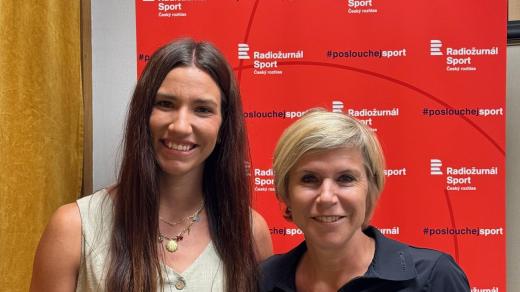 Volejbalistka Magdaléna Jehlářová s moderátorkou Kateřinou Neumannovou