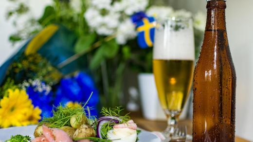 Midsommar. Letní slunovrat je ve Švédsku spojen s oslavami