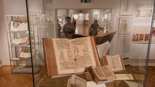 Výstava Příběh Mattioliho herbáře, Muzeum Kroměřížska 7-10/2025