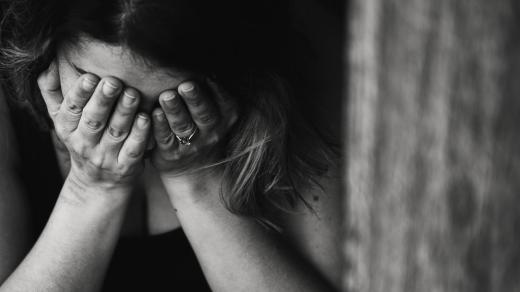 Huntingtonova nemoc je neuropsychiatrické onemocnění, v němž se potkávají poruchy hybnosti s poruchami intelektových funkcí a poruchami chování