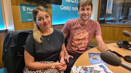 Ředitelka destinace Šumava žije Monika Bedlová (vlevo) a místostarosta Železné Rudy Filip Brož