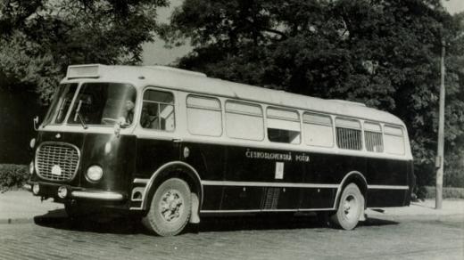 Poštovní autobus v 60. letech 20. století