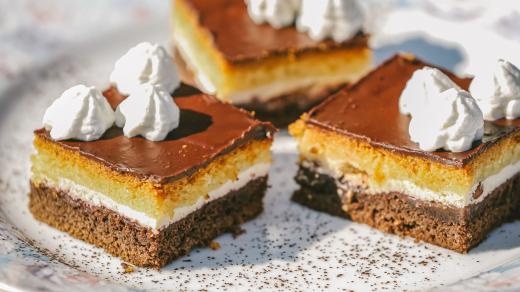 Dvoubarevné tvarohové řezy