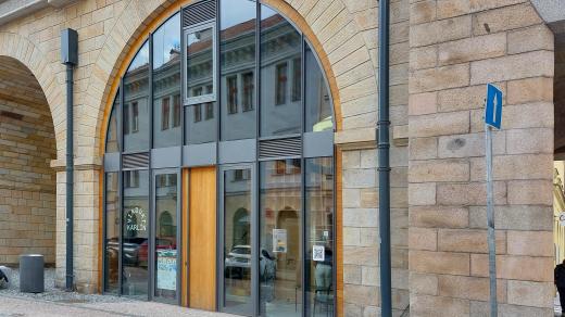 Negrelliho viadukt, pobočka knihovny