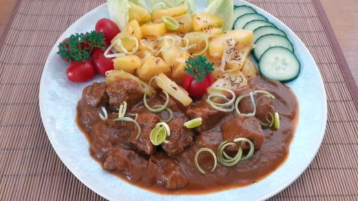 Maso v zeleninové omáčce