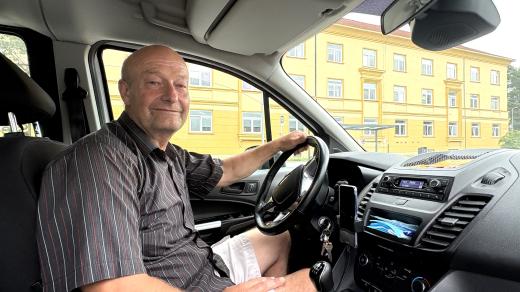 Taxík pro seniory ve Žďáře nad Sázavou řídí Jaromír Poláček