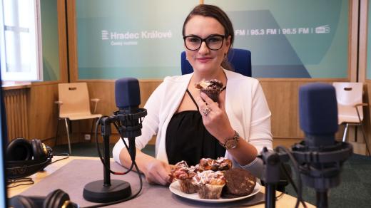 Lenka Pavlová ve studiu Českého rozhlasu Hradec Králové