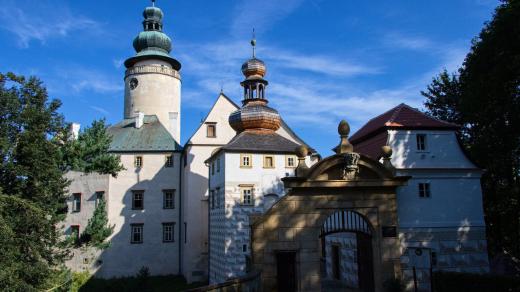 Zámek Lemberk se nachází na úpatí Lužických hor nedaleko Jablonného v Podještědí