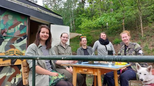 Založení osady šesti zakladatelek se odehrálo tradičně ve slavnostním stylu