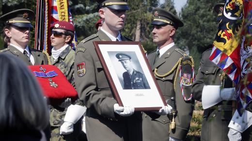 Moravec zemřel jako Američan, pochován byl ve Washingtonu. Před třemi lety se ale jeho ostatky vrátily do vlasti
