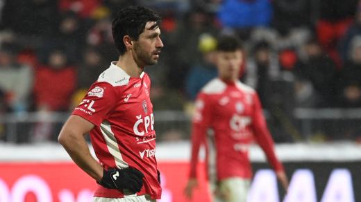 Kapitán Pardubic Kamil Vacek. Kapitánskou páskou se bude pyšnit i v nadcházející sezoně