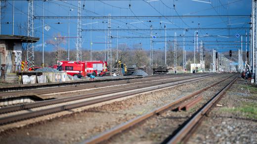 Asanace území v okolí havárie nákladního vlaku s toxickým benzenem v Hustopečích nad Bečvou