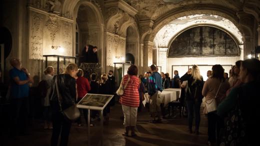 Při nočních prohlídkách zažijete broumovský klášter v tajuplné atmosféře a uslyšíte staré příběhy