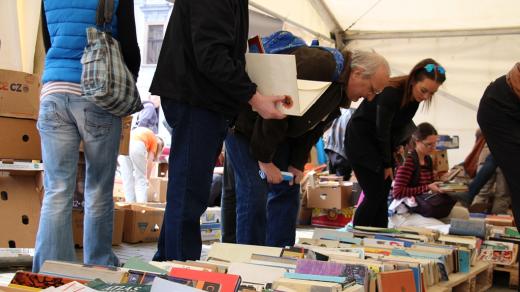 Festival Literatura žije! v Českých Budějovicích nabízí knihy zdarma i počtení na veřejných záchodcích