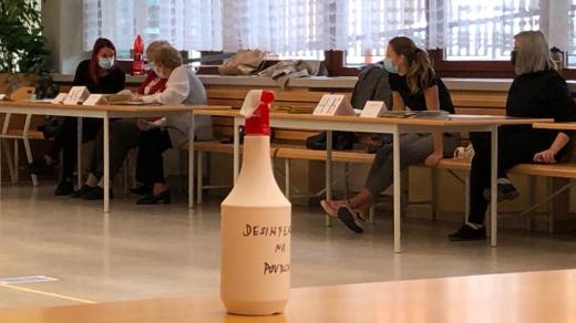 Volby ve Strakonicích s desinfekcí