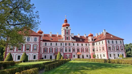 V roce 1833 se zámek Mnichovo Hradiště stal místem významného diplomatického jednání