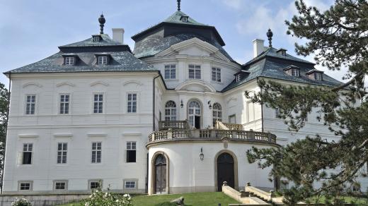 Barokní skvost architekta Santiniho. Zámek Karlova Koruna v Chlumci nad Cidlinou