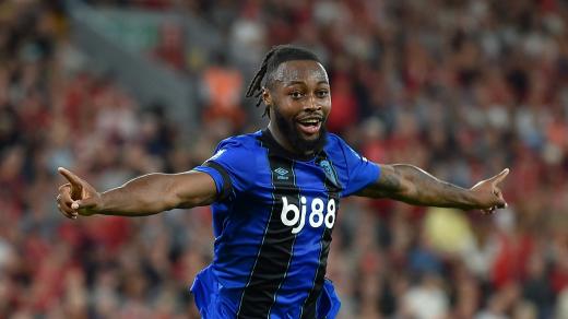 Antoine Semenyo, útočník Bournemouthu, slaví gól proti Liverpoolu