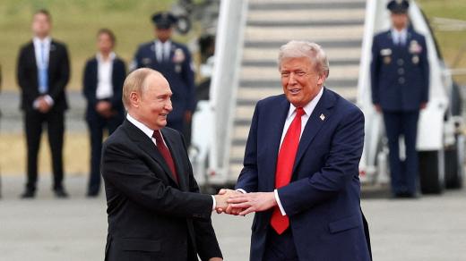 Americký prezident Donald Trump a jeho ruský protějšek Vladimir Putin se setkali na Aljašce