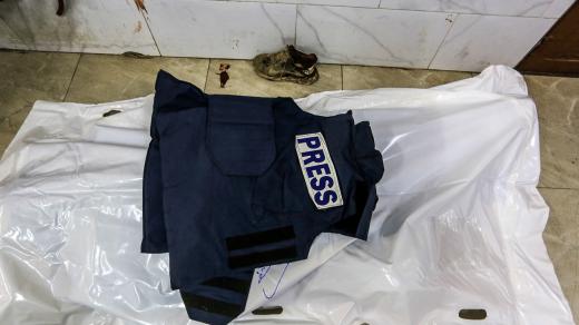 Vesta palestinského novináře zabitého během dubnových útoků na Gazu (archivní foto)