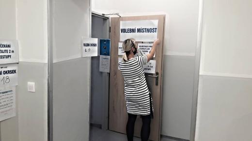 Prezidentské volby ve Spojených státech mohou Česku sloužit jako cenná lekce.