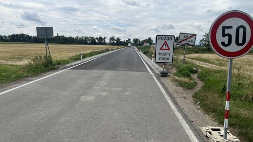 Opravená cesta mezi obcí Náklo a místní částí Lhota nad Moravou