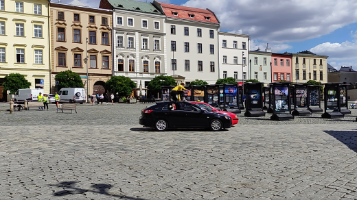 Natáčení akční scény na Dolním náměstí v Olomouci