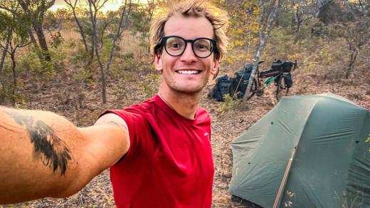 Další nocleh v buši. 80 dní na cestě