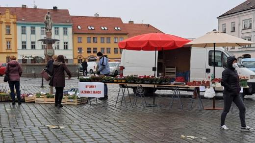 Farmářské trhy na náměstí ve Vodňanech