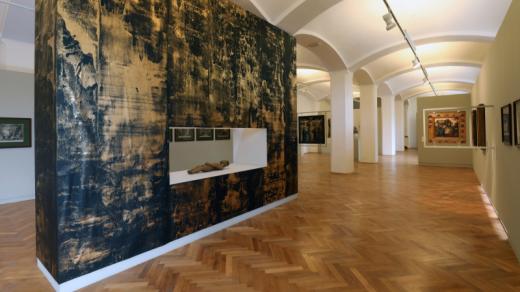 Stálá expozice Meziprůzkumy v Alšově jihočeské galerii v Hluboké nad Vltavou