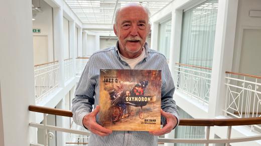 Martin Kratochvíl s deskou Oxymoron