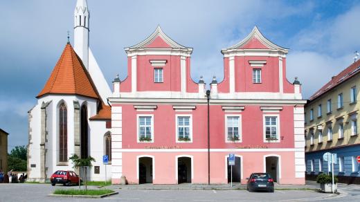 Kostel svatého Víta a stará radnice, náměstí Republiky, Soběslav